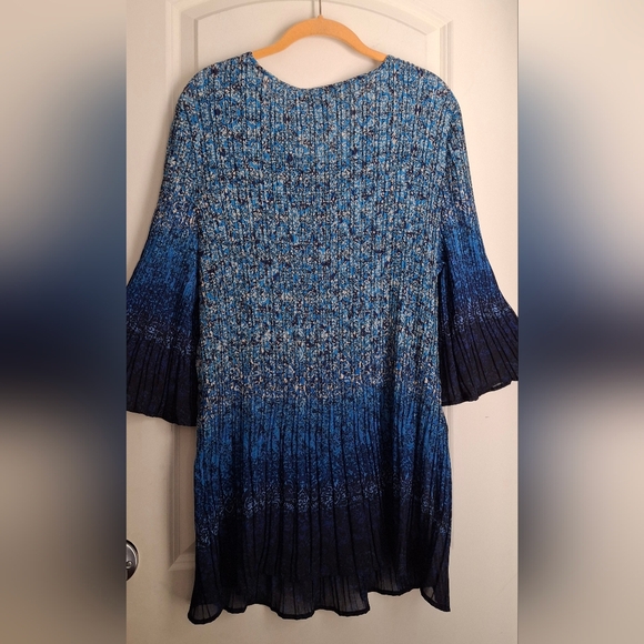 Catherines Accordion Pleat Tunic Sz 1X Blue Print Flare Sleeve Tassel Tie Studs - Picture 2 of 8
